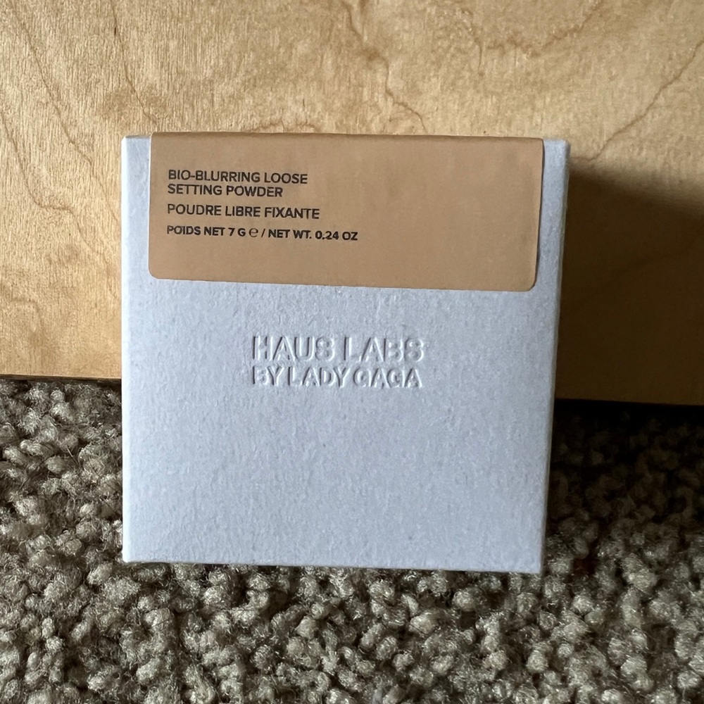 Haus Labs Bio-Blurring Loose Setting Powder in Golden